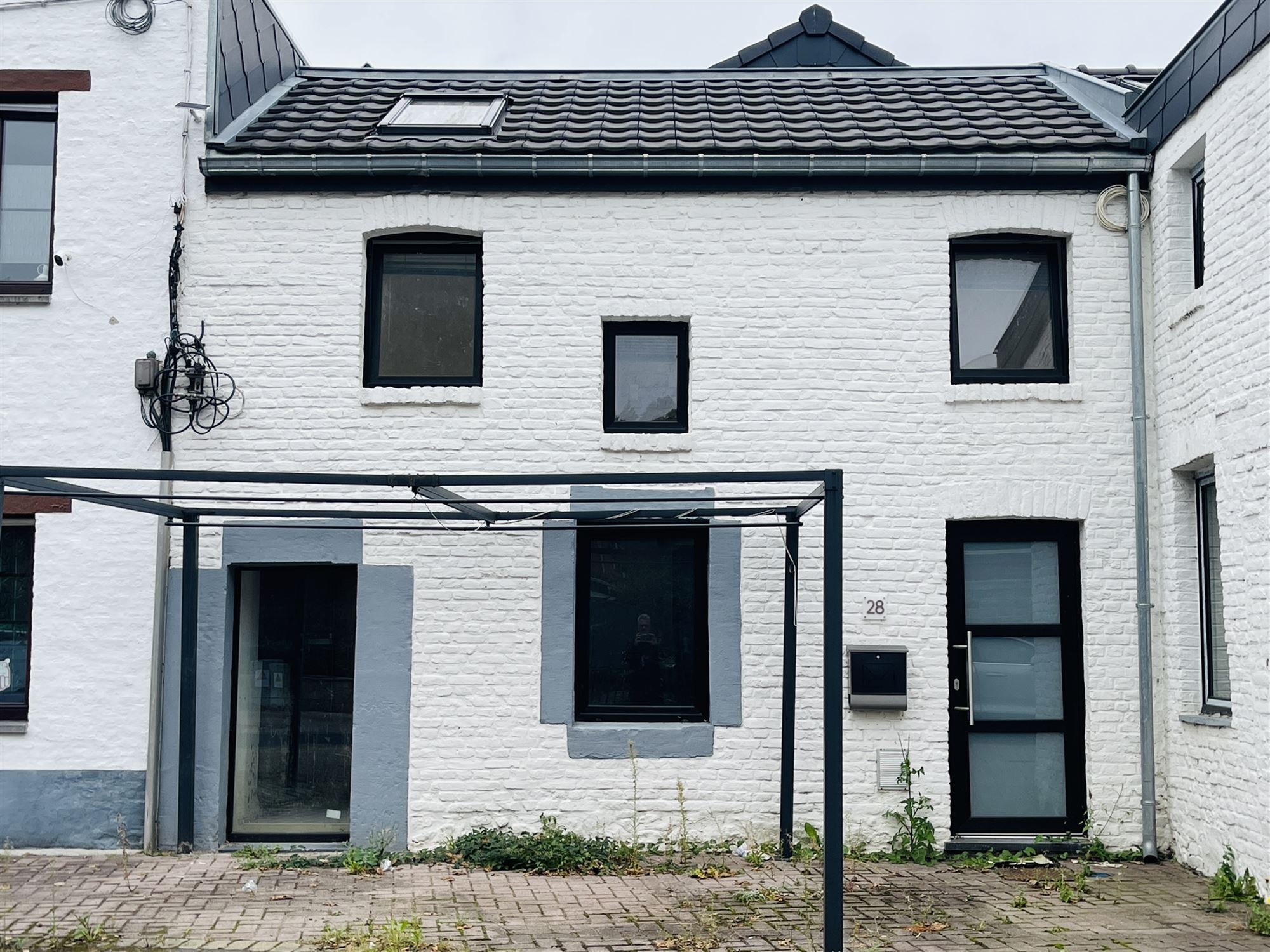 Petite maison familiale 2 chambres sur une placette calme.