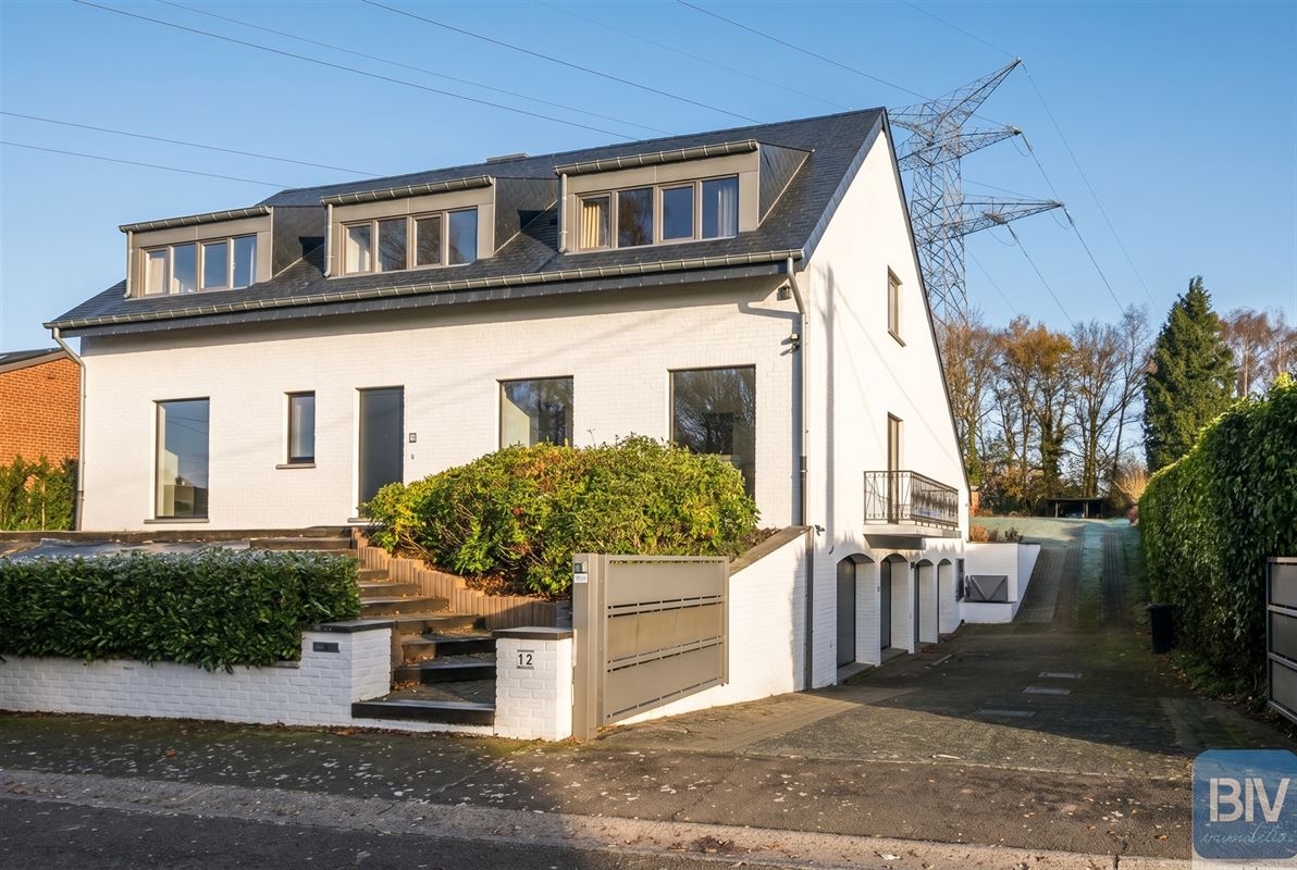 A Ninane, villa 4 chambres, 4 garages et piscine.
