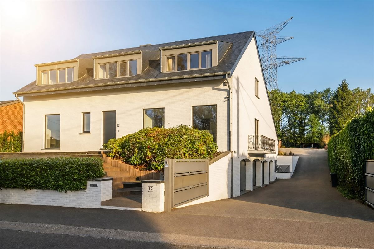 A Ninane, villa 4 chambres, 4 garages et piscine.