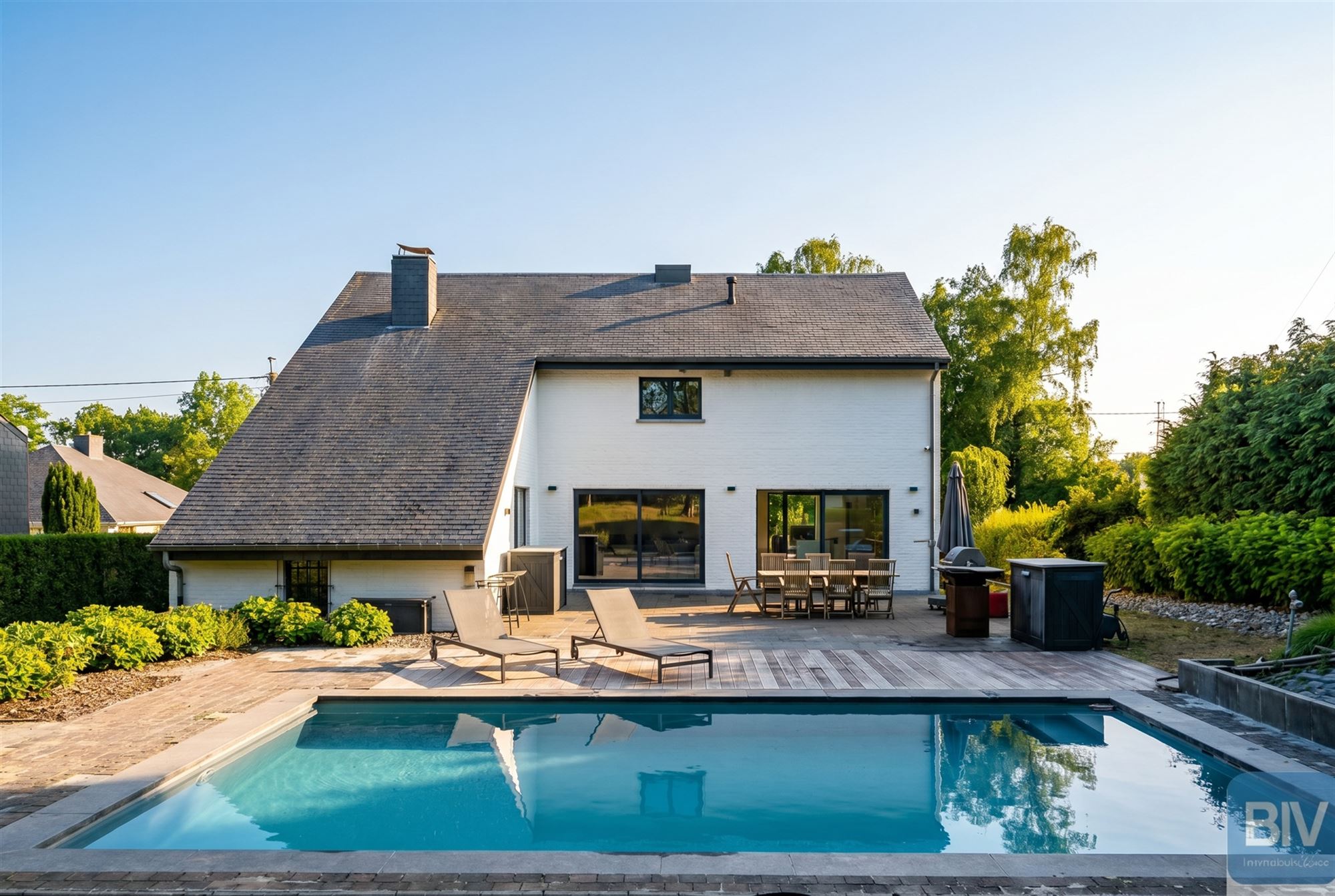 A Ninane, villa 4 chambres, 4 garages et piscine.