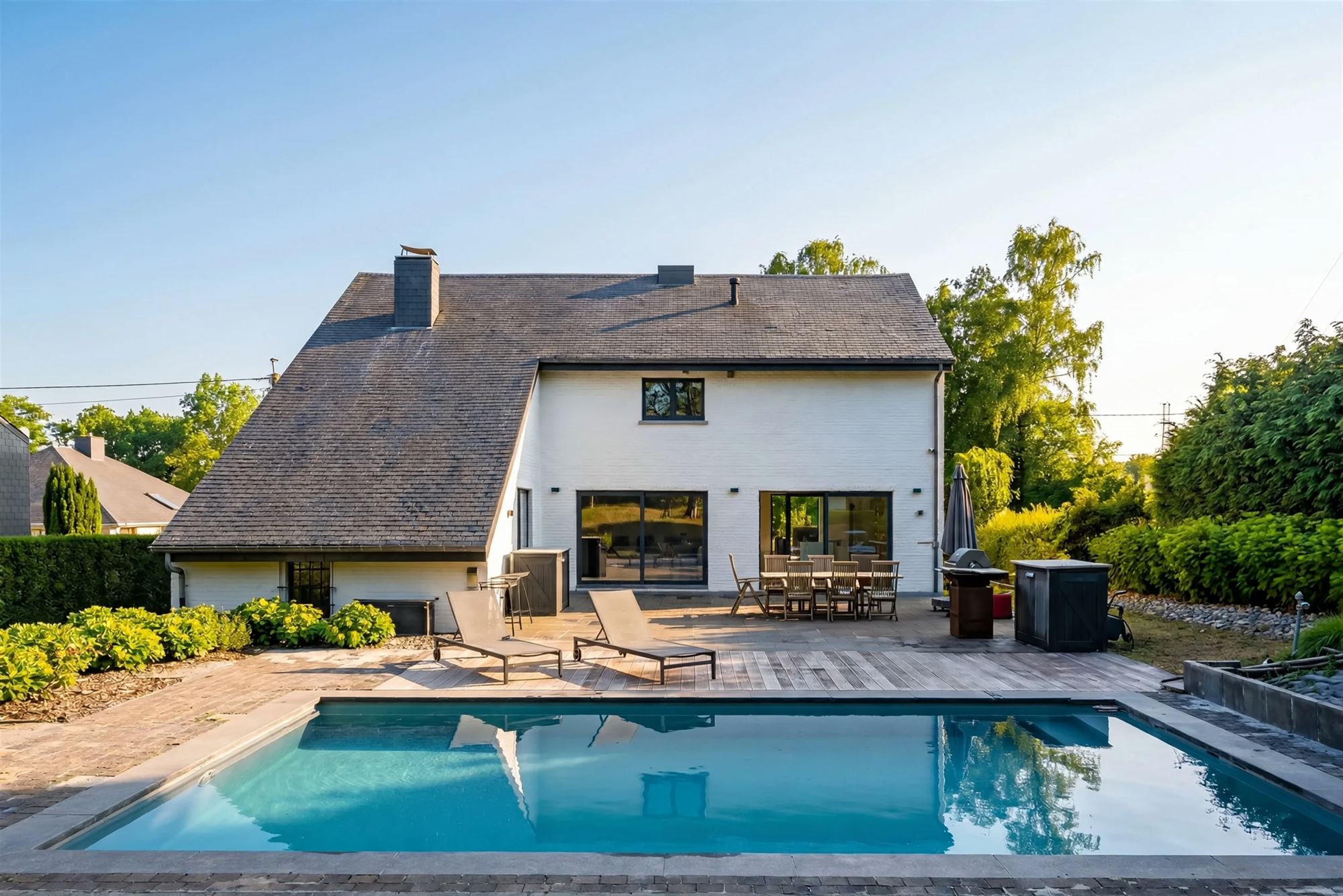 A Ninane, villa 4 chambres, 4 garages et piscine.