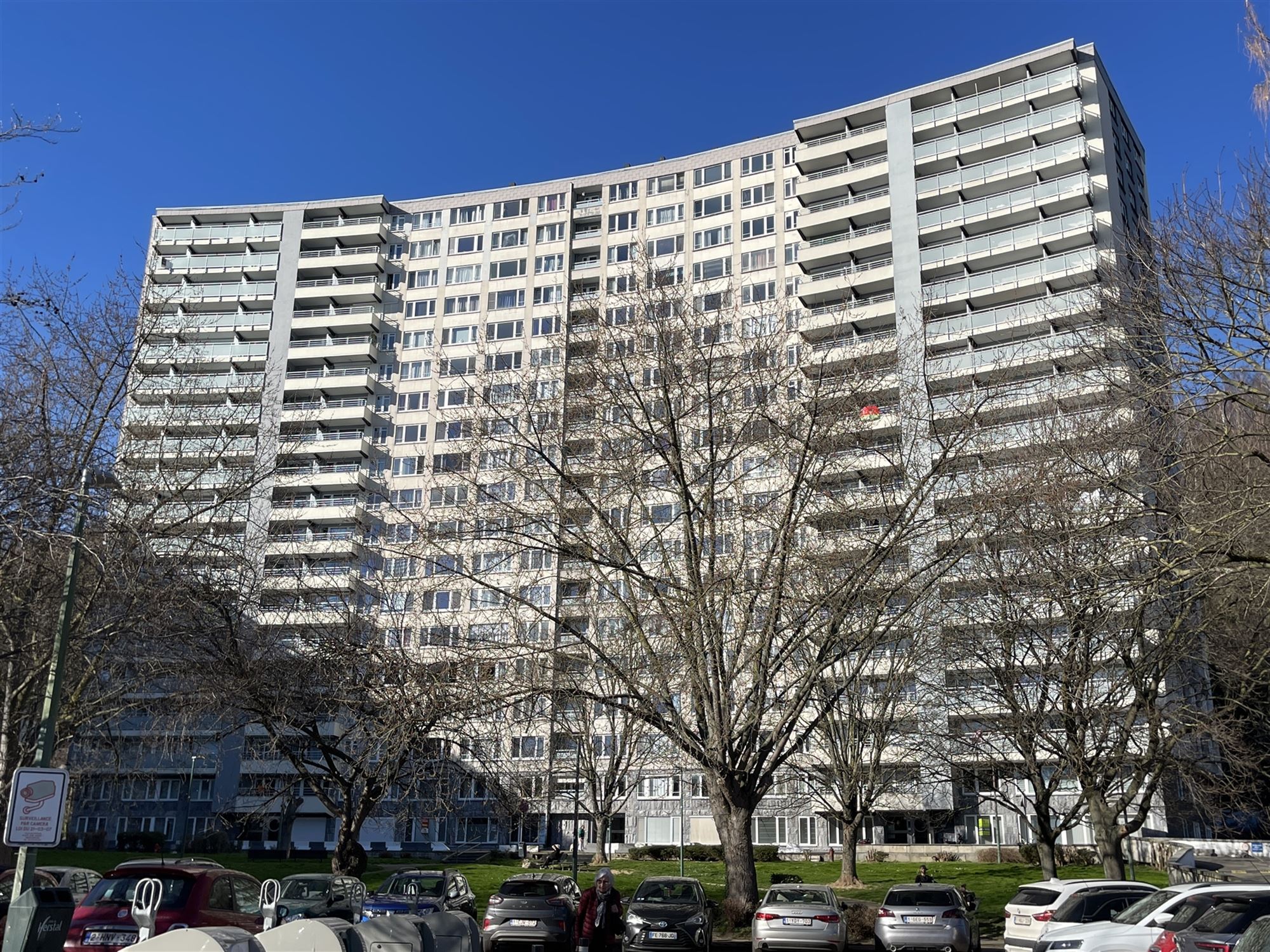 Appartement d'une chambre et terrasse, très lumineux.