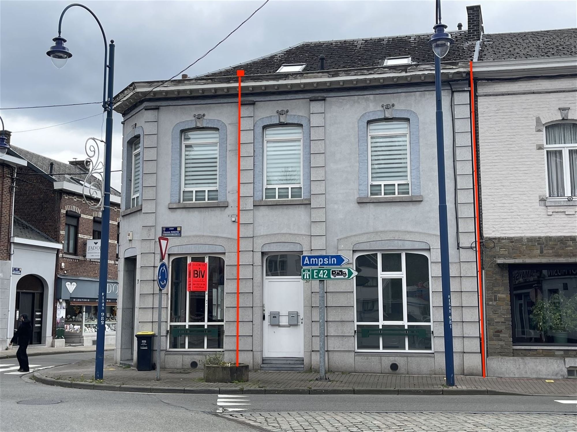 Petite surface commerciale ou bureau très bien située !