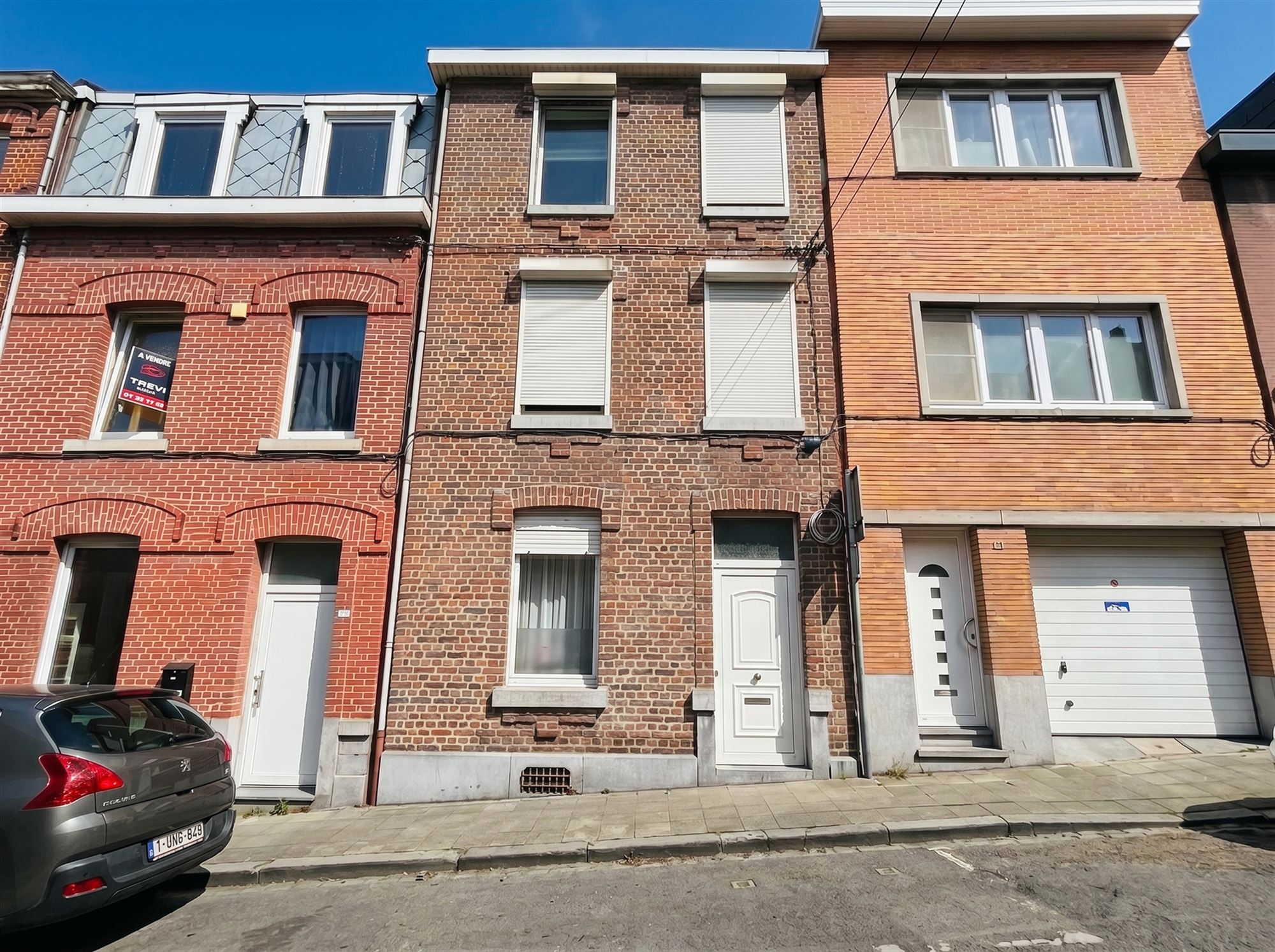 Maison familiale avec cour, 3 chambres, véranda et annexe.