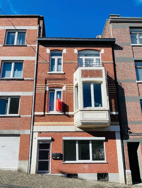Immeuble comprenant 2 apparts 1 et 2 ch rénovés récemment