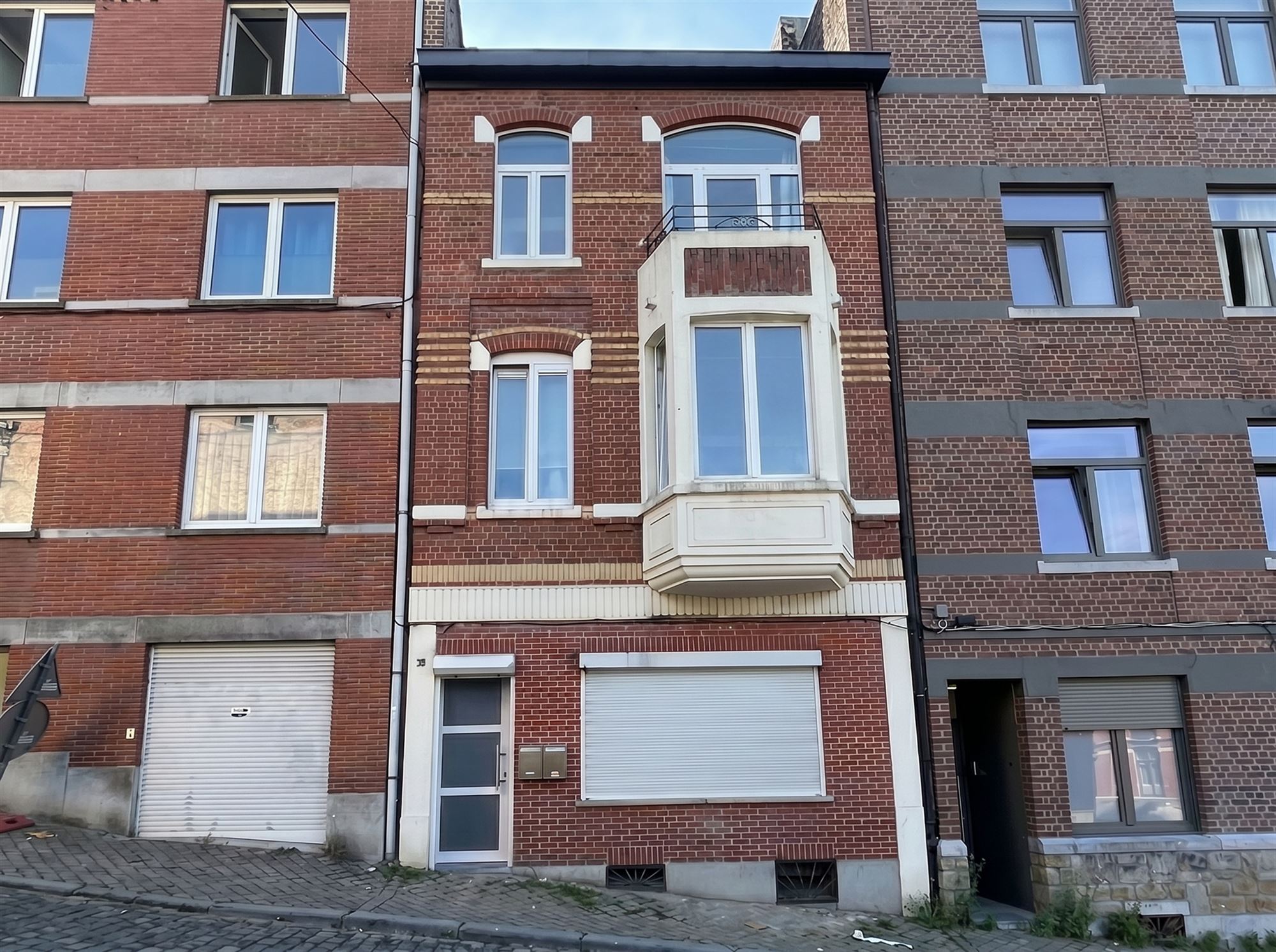 Immeuble comprenant 2 apparts 1 et 2 ch rénovés récemment