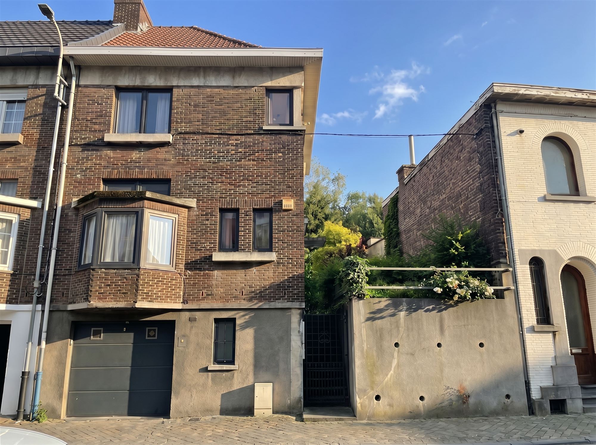 Maison bel étage de 2 chambres, bureau et grand jardin