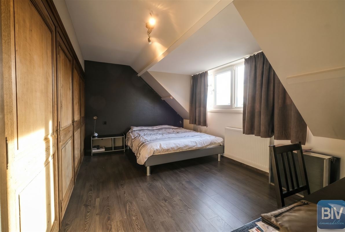 A Ninane, villa 4 chambres, 4 garages et piscine.
