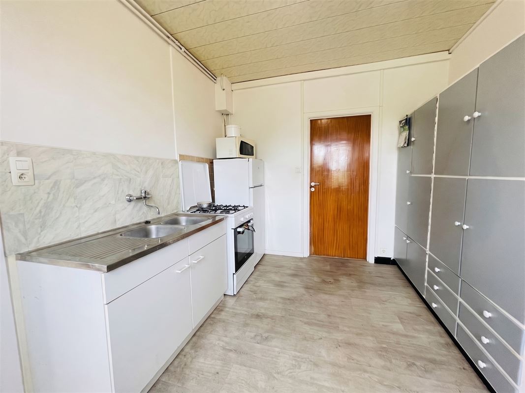 Immeuble mixte avec un appart, des bureaux et des entrepôts