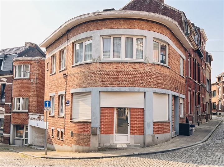 immeuble divisé en 2 appart indépendants, 2 garages