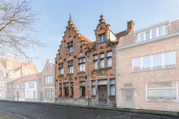  Beautiful townhouse 'Huys Die Roos' with spacious city garden and garage