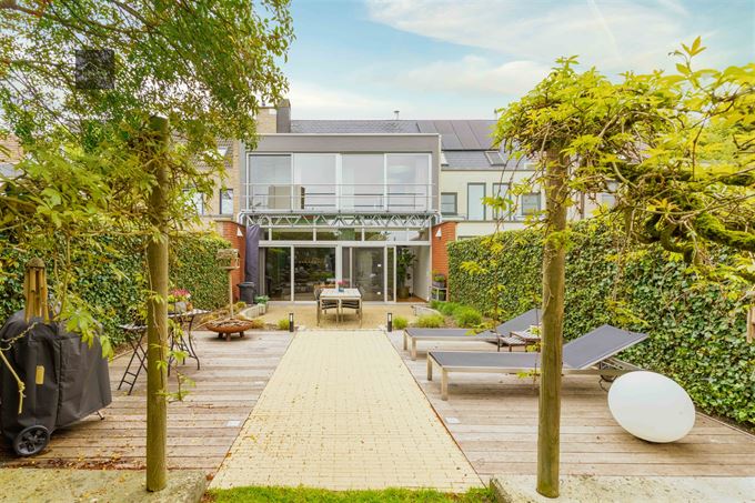 Instapklare en zeer energiezuinige woning met 4 slpk en dubbele garaga