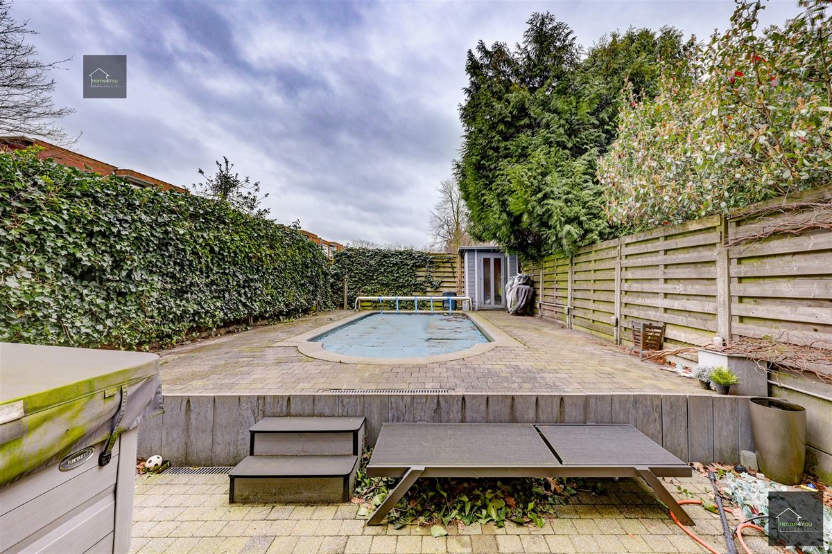 Ruime gezinswoning met verwarmd zwembad