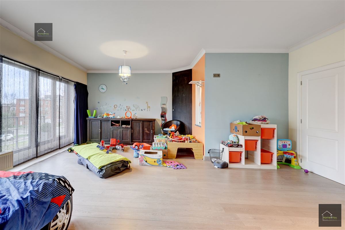 Ruime gezinswoning met verwarmd zwembad
