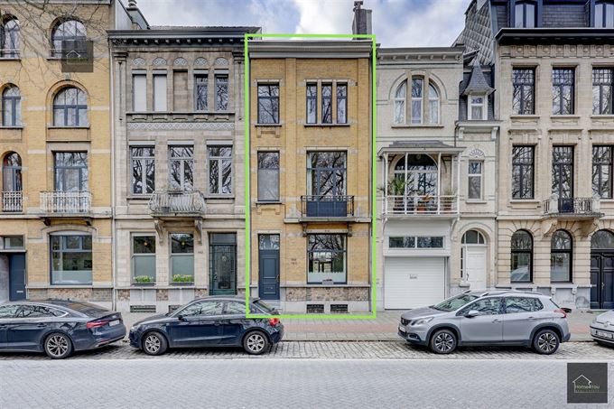 Authentiek en zéér ruim herenhuis op TOP ligging