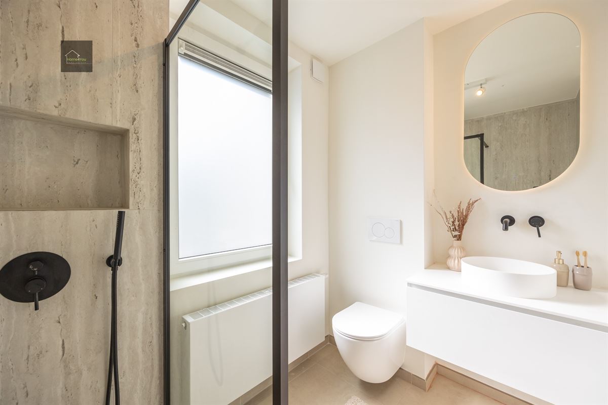 Prachtig gerenoveerde en zéér energiezuinige (EPC 111) woning 
