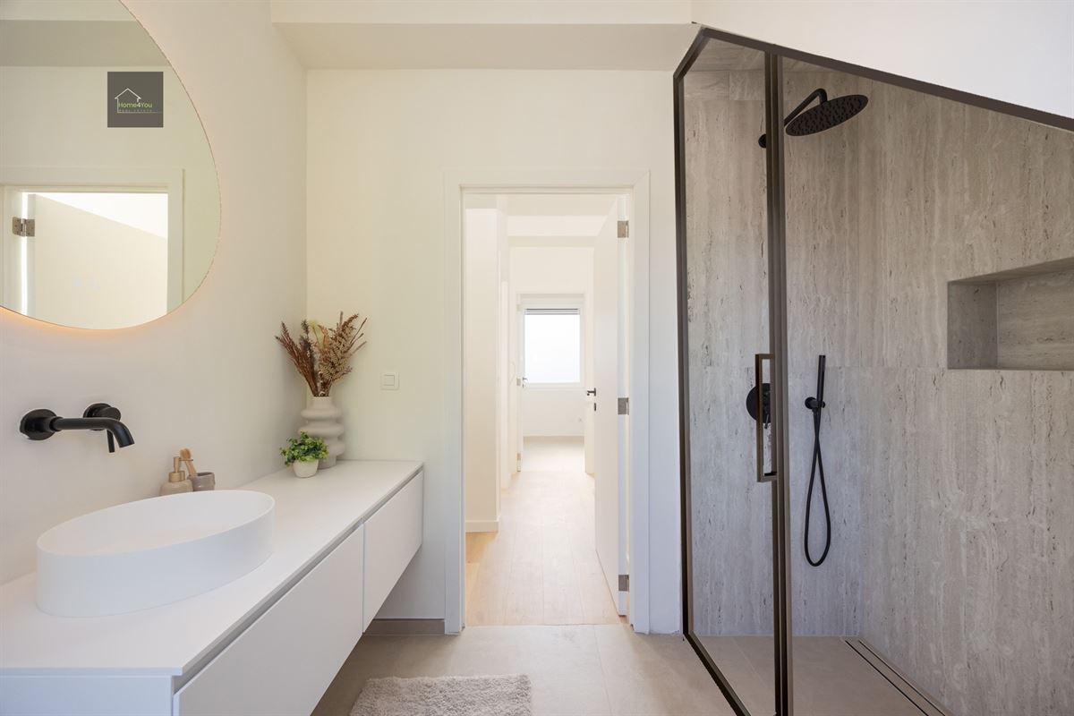 Prachtig gerenoveerde en zéér energiezuinige (EPC 111) woning 