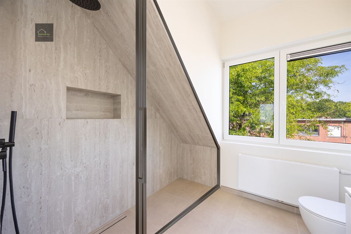 Prachtig gerenoveerde en zéér energiezuinige (EPC 111) woning 