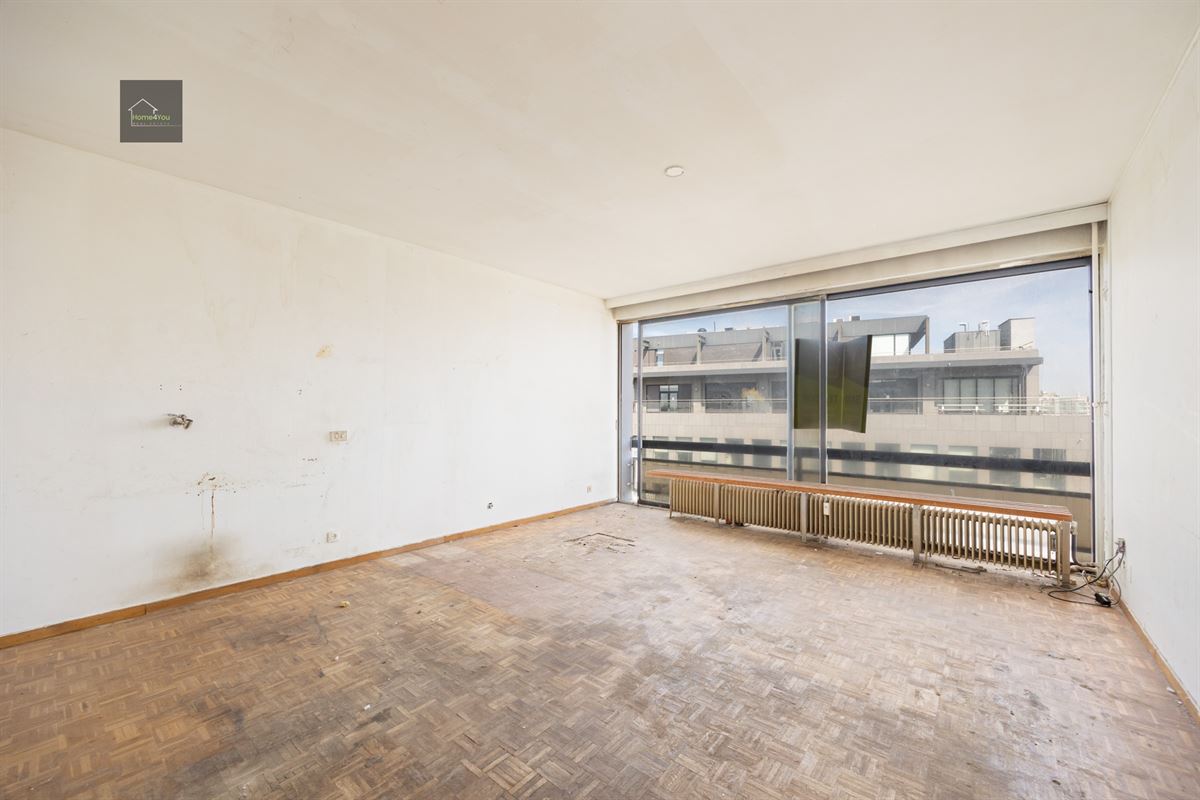 Te renoveren studio met prachtig uitzicht.