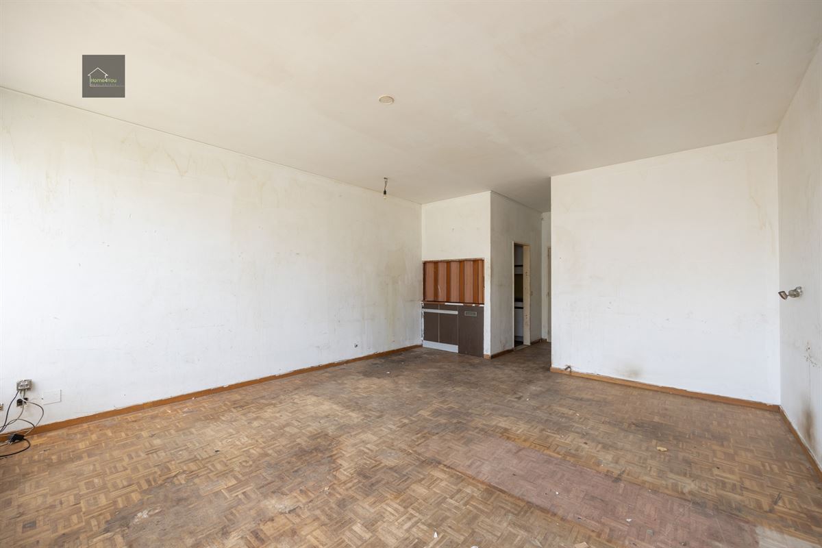 Te renoveren studio met prachtig uitzicht.
