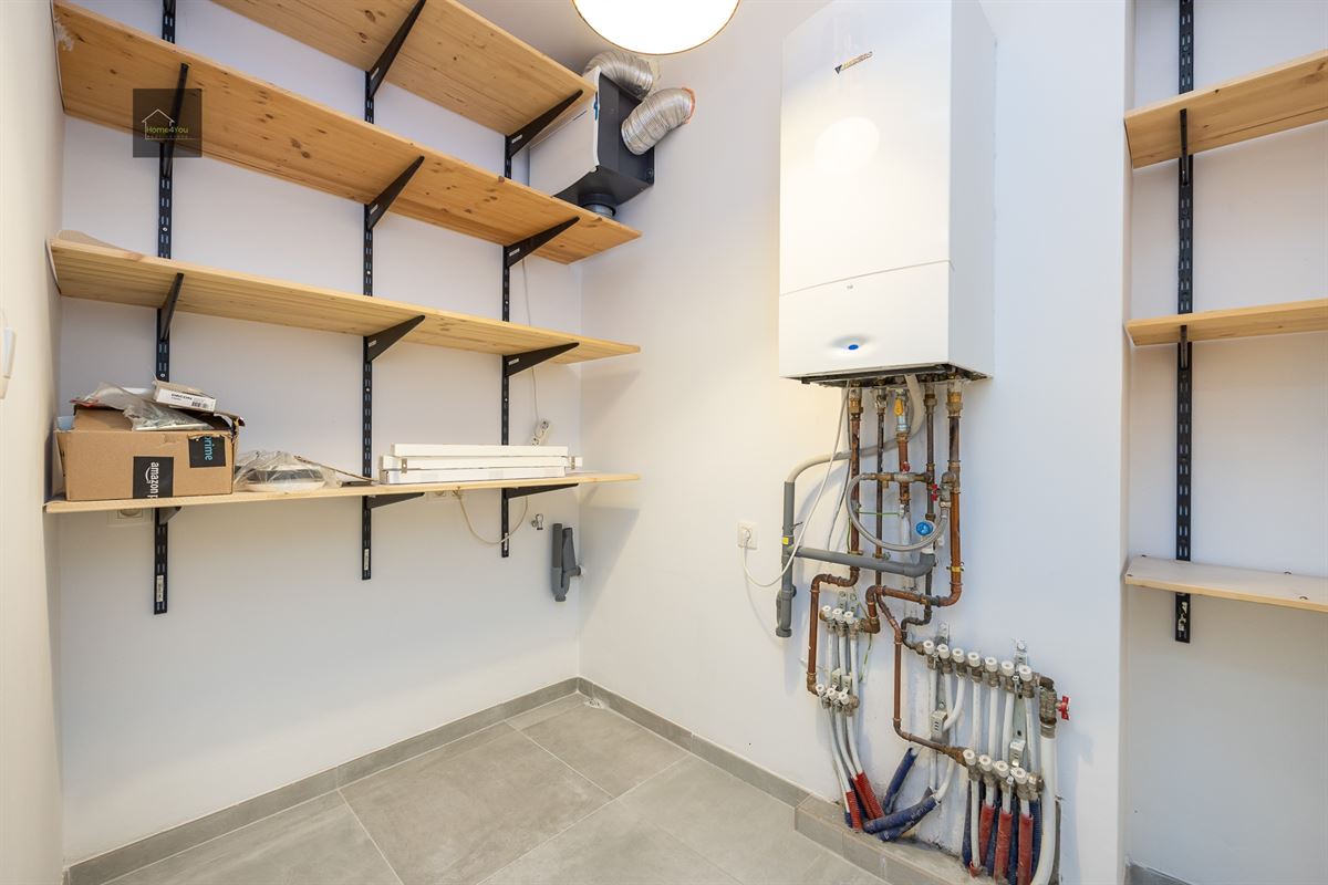 Volledig gerenoveerd gelijkvloers appartement met grote tuin