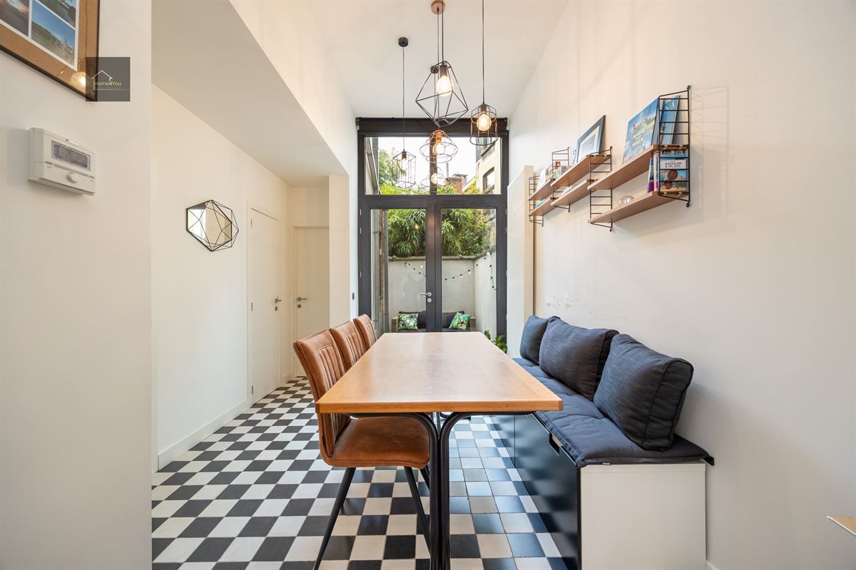 Gerenoveerd appartement met buitenruimte 