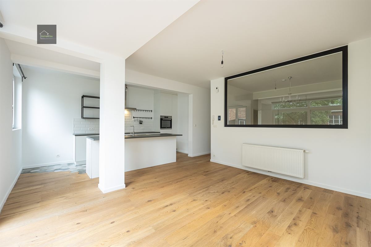 Volledig gerenoveerd gelijkvloers appartement met grote tuin