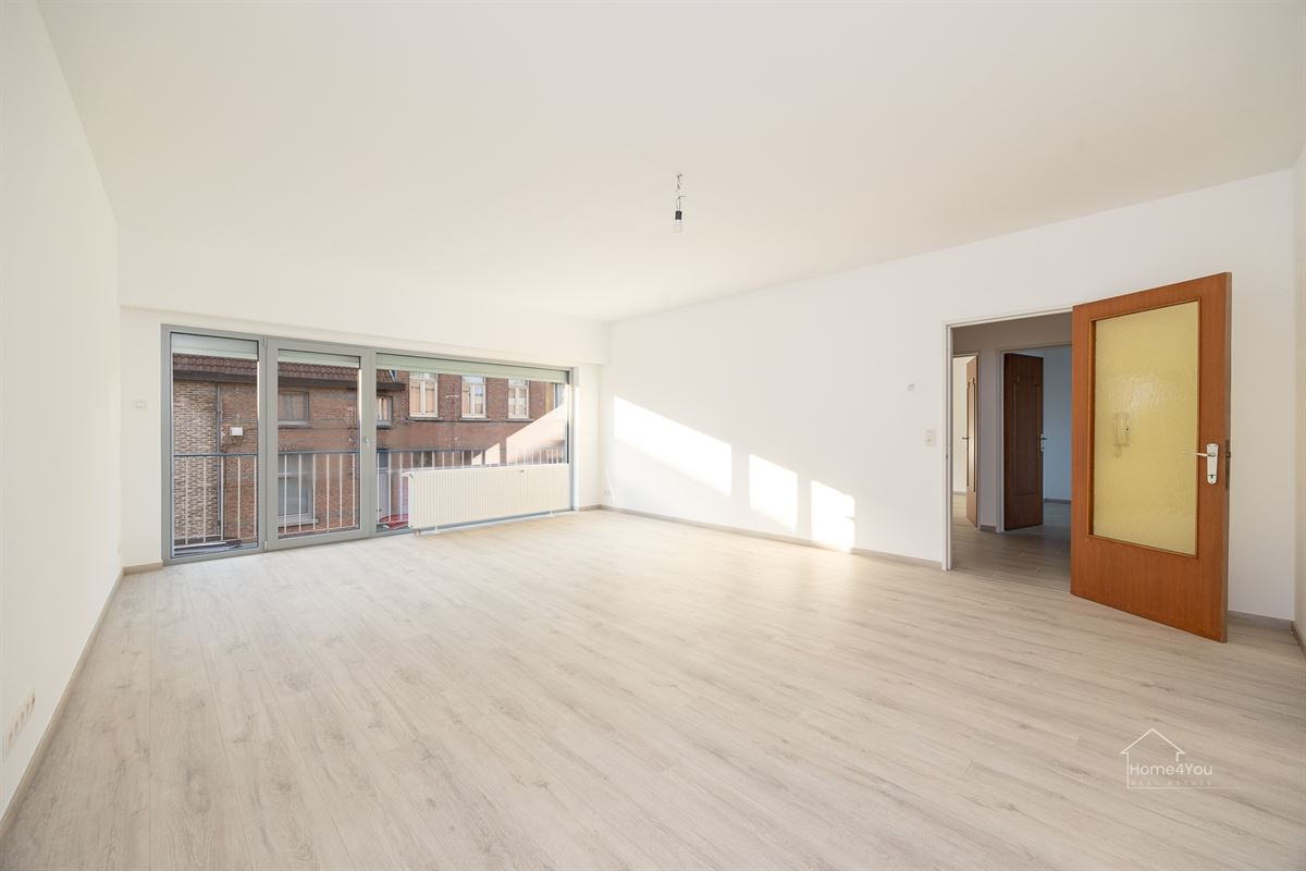 Gerenoveerd en lichtrijk - 2 slaapkamer appartement