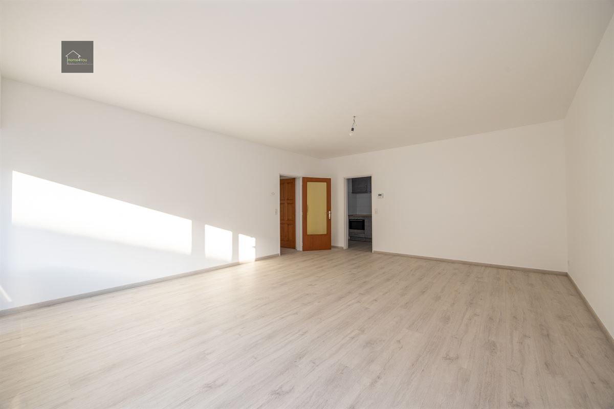 Gerenoveerd en lichtrijk - 2 slaapkamer appartement