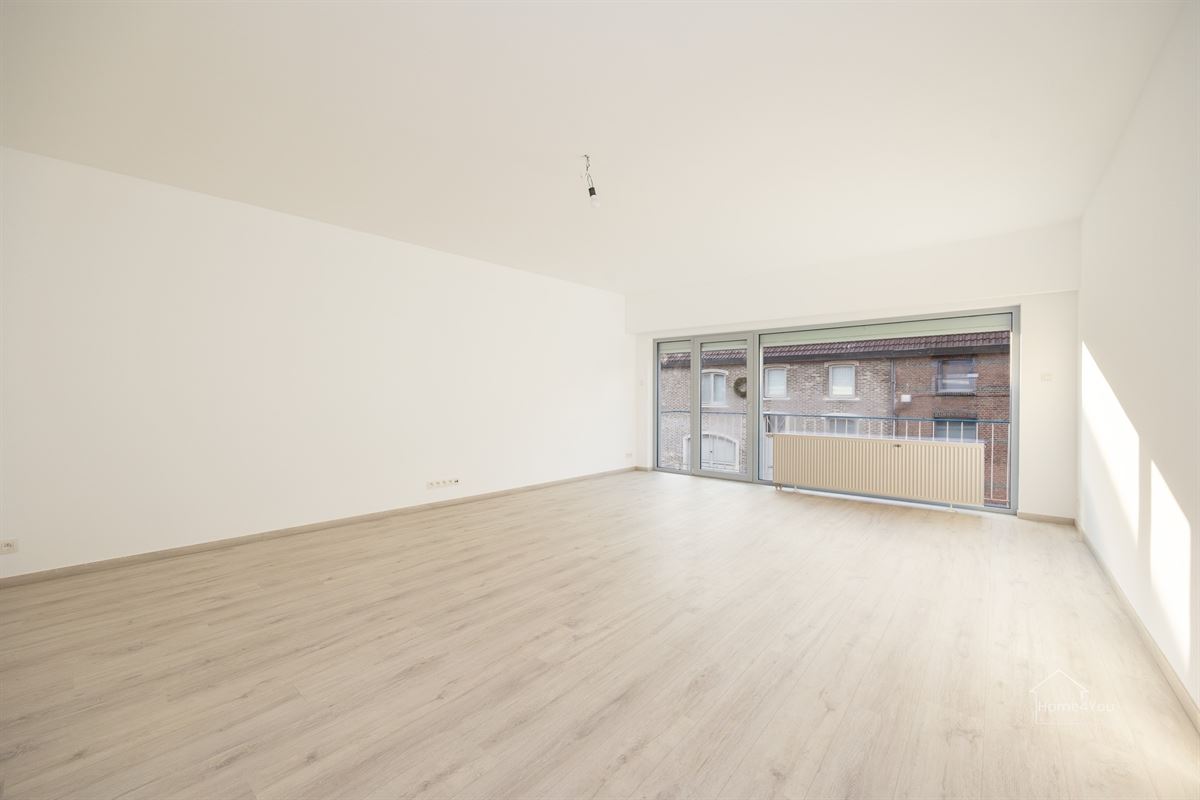 Gerenoveerd en lichtrijk - 2 slaapkamer appartement