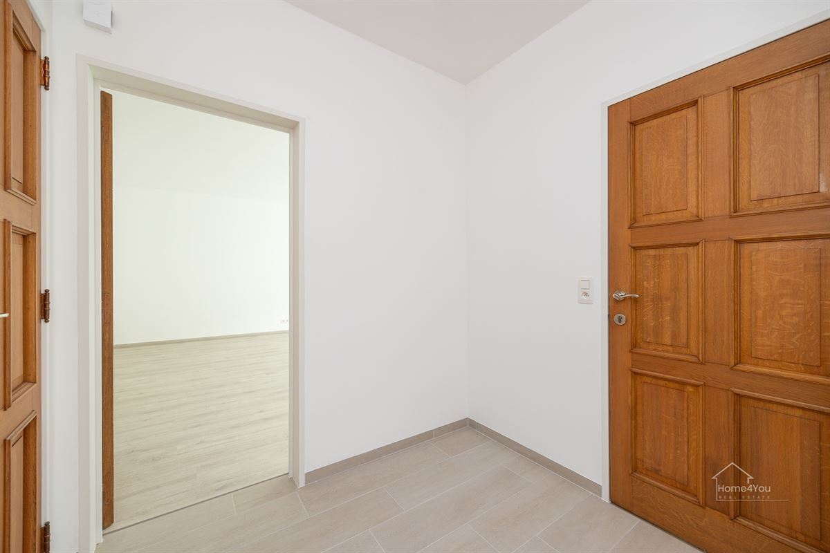 Gerenoveerd en lichtrijk - 2 slaapkamer appartement