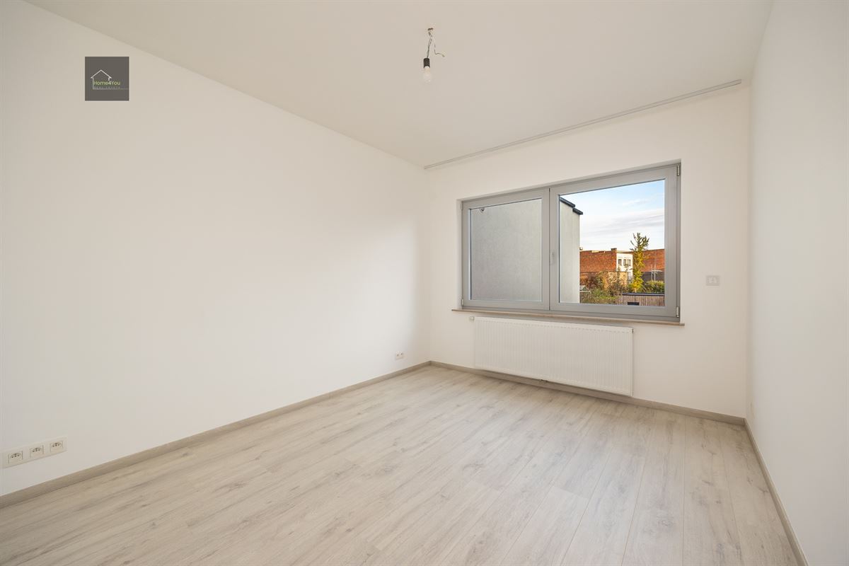 Gerenoveerd en lichtrijk - 2 slaapkamer appartement