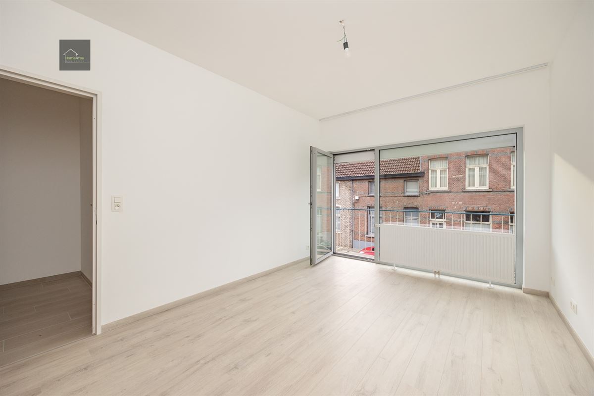Gerenoveerd en lichtrijk - 2 slaapkamer appartement