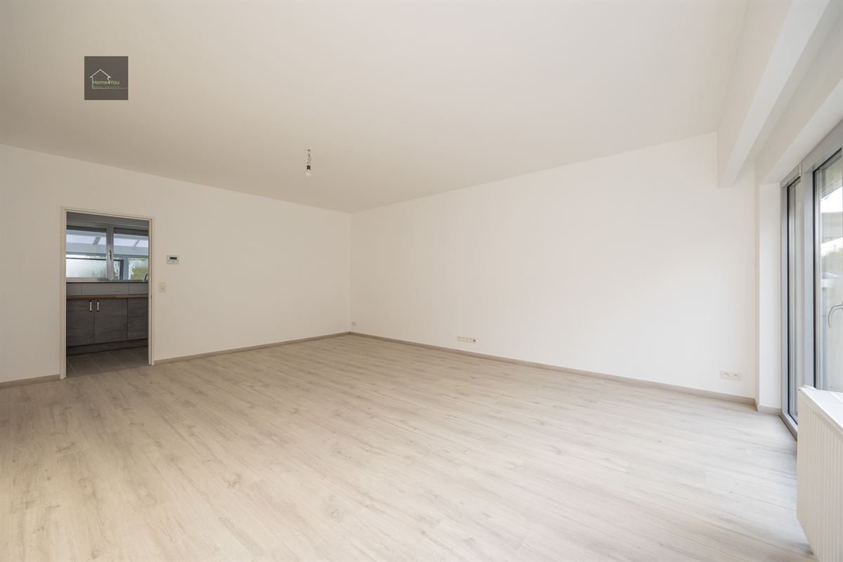 Gerenoveerd en lichtrijk - 2 slaapkamer appartement
