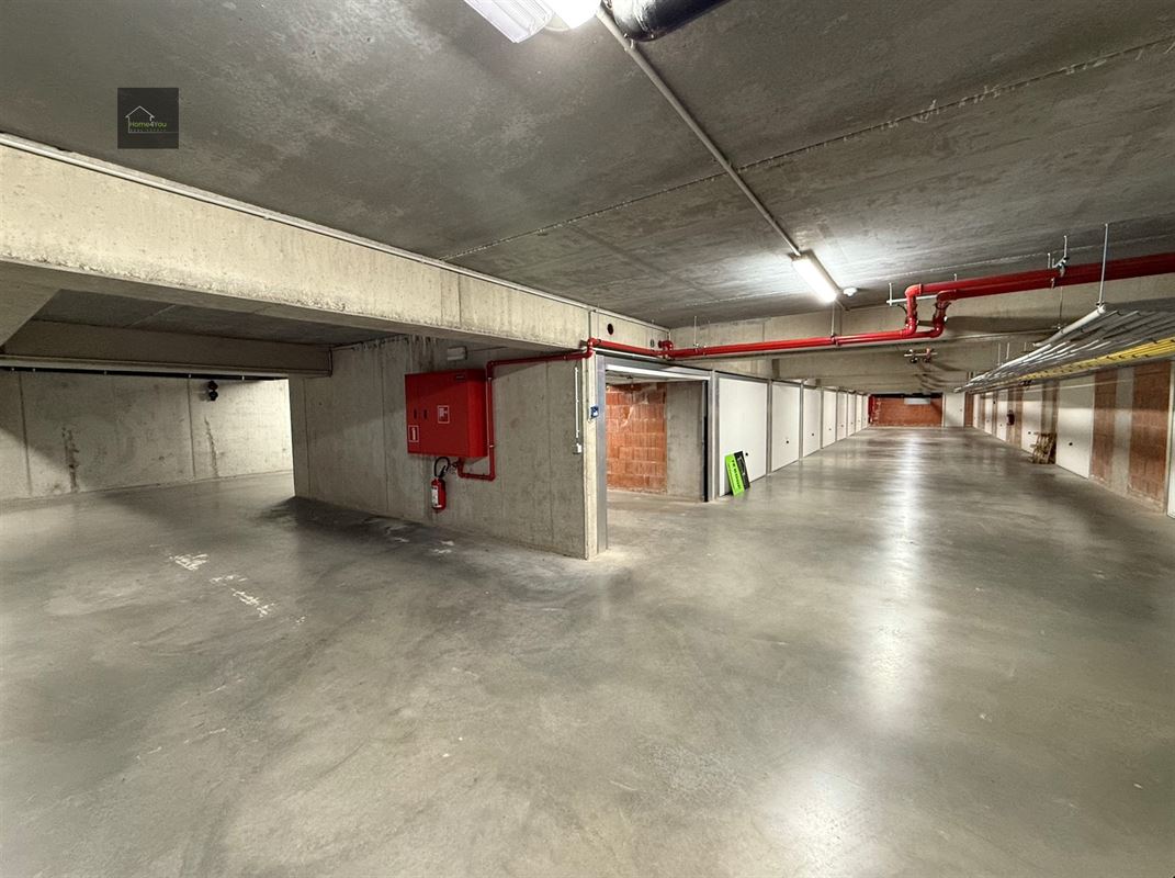 Ruime garagebox in nieuwbouwresidentie.