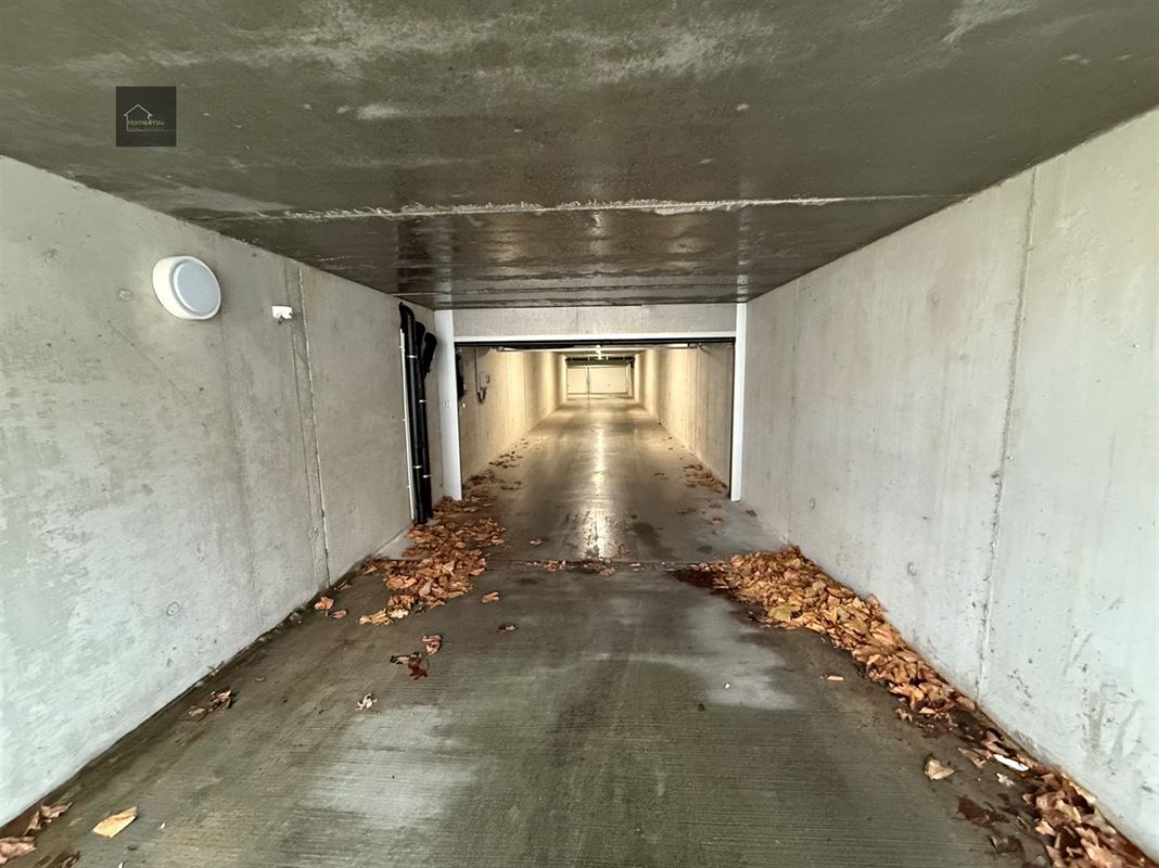 Ruime garagebox in nieuwbouwresidentie.