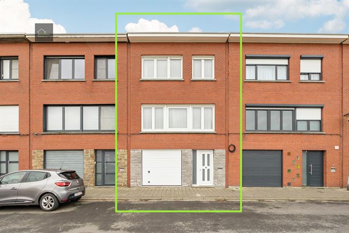 Te renoveren bel-etagewoning in rustige wijk met zongerichte tuin