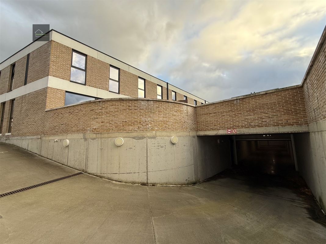 Ruime garagebox in nieuwbouwresidentie.