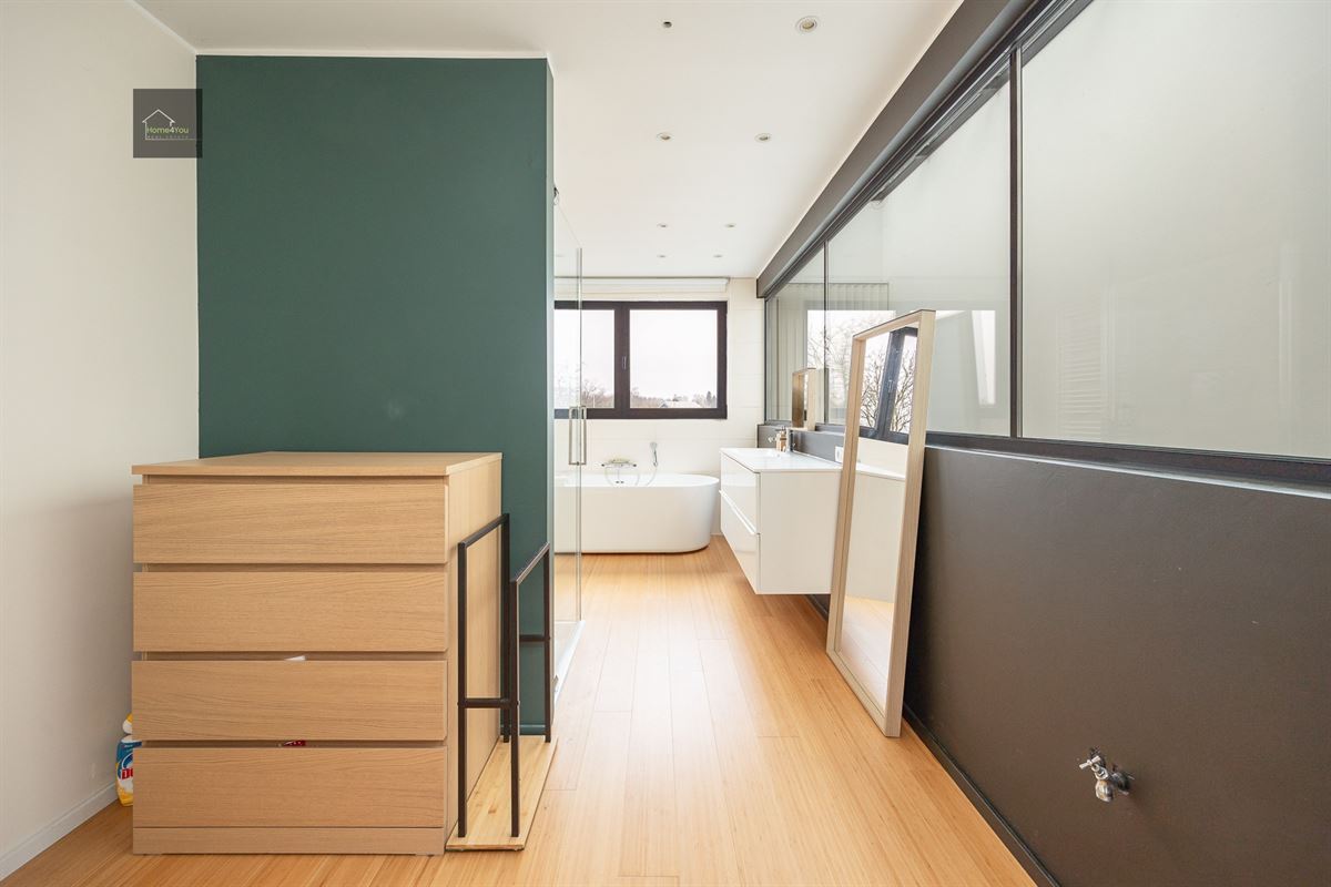 Gerenoveerde en instapklare woning met garage en zonnige tuin