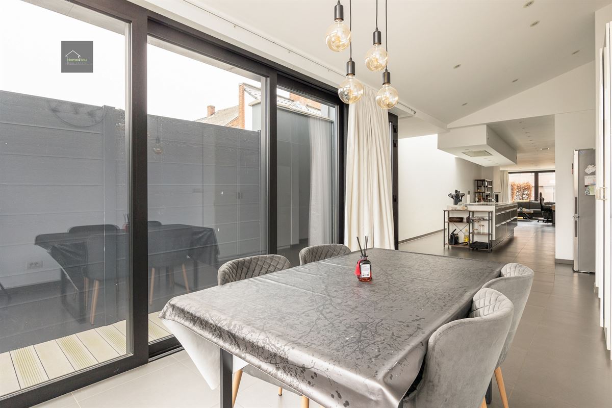 Gerenoveerde en instapklare woning met garage en zonnige tuin