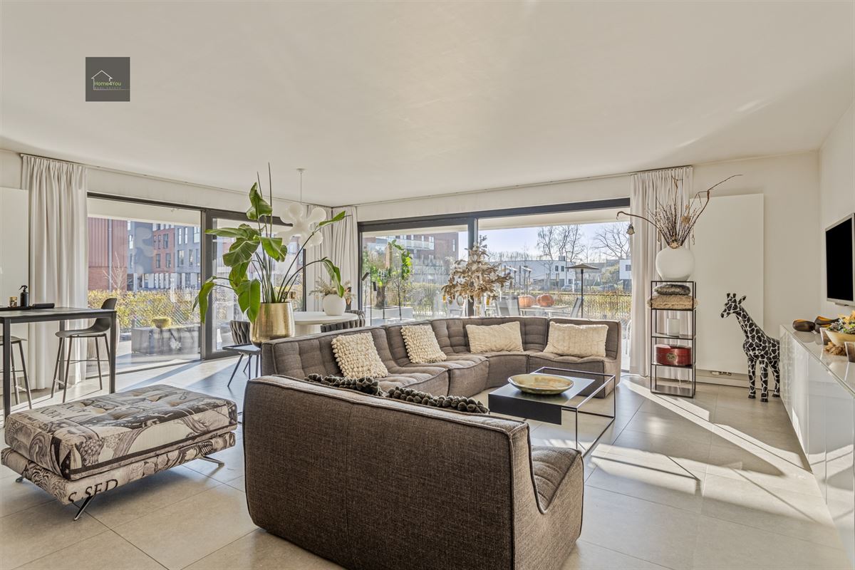 Prachtige gelijkvloers loft met ruim en zongericht terras