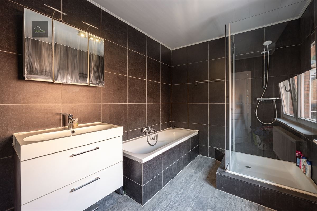 Instapklare woning met ruime kamers in rustige buurt