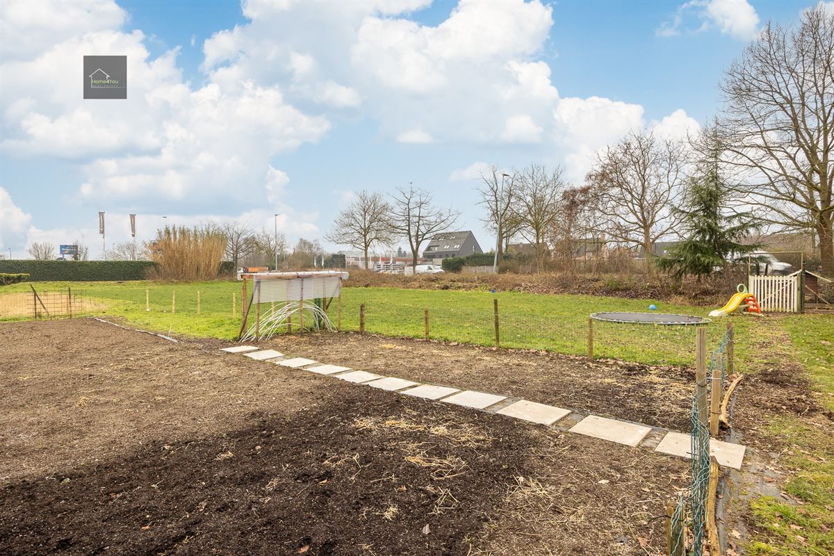 Gerenoveerde en instapklare woning met garage en zonnige tuin