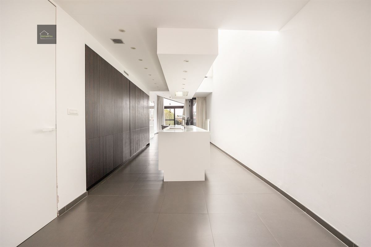 Gerenoveerde en instapklare woning met garage en zonnige tuin
