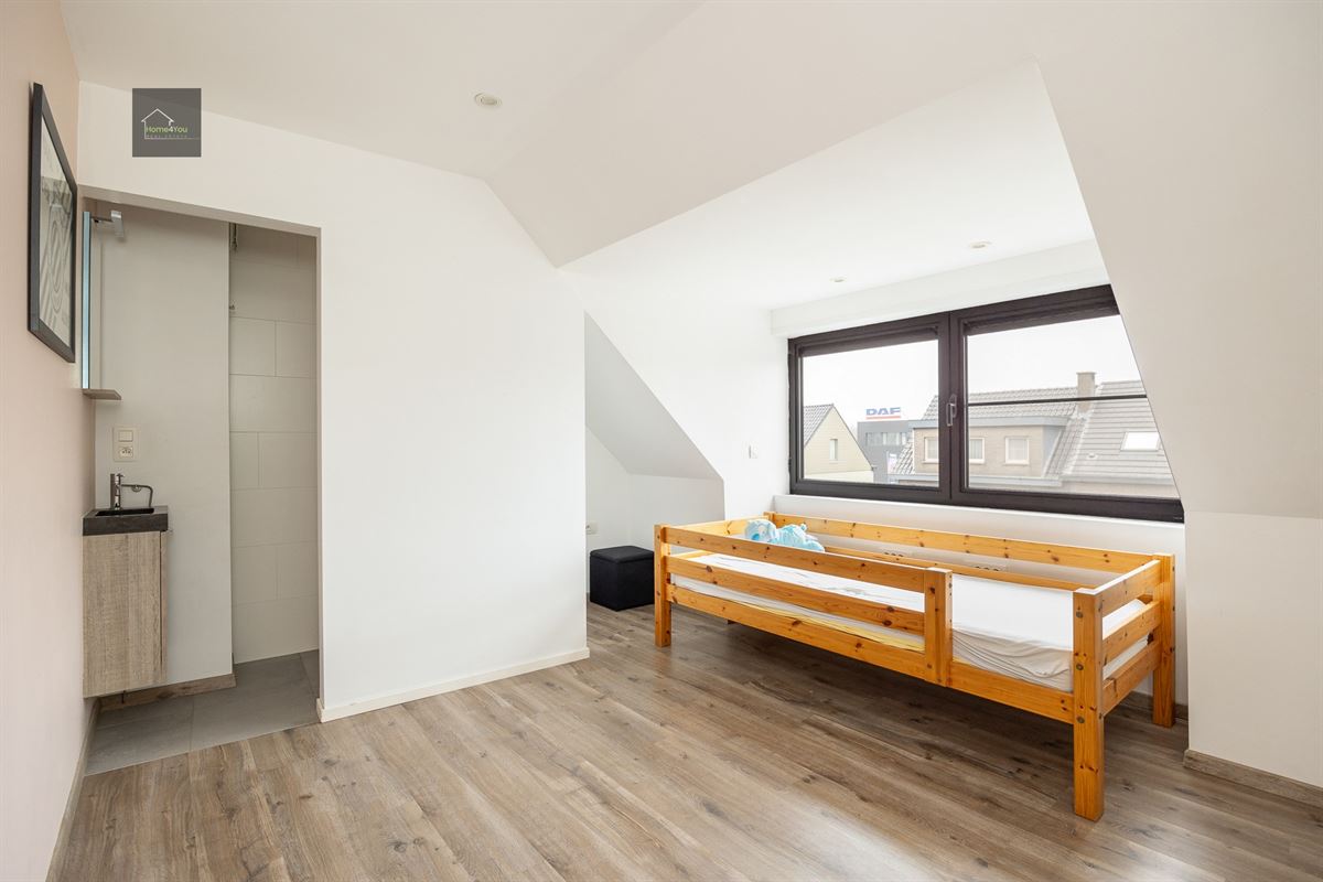 Gerenoveerde en instapklare woning met garage en zonnige tuin