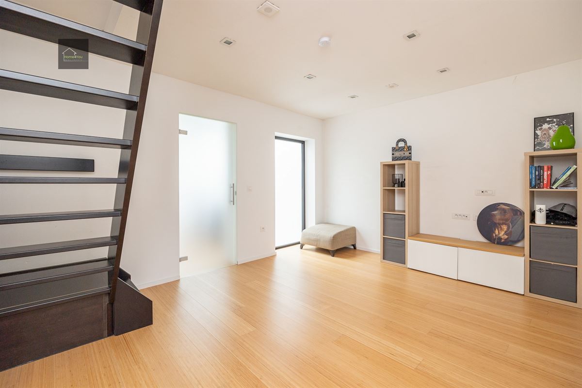 Gerenoveerde en instapklare woning met garage en zonnige tuin