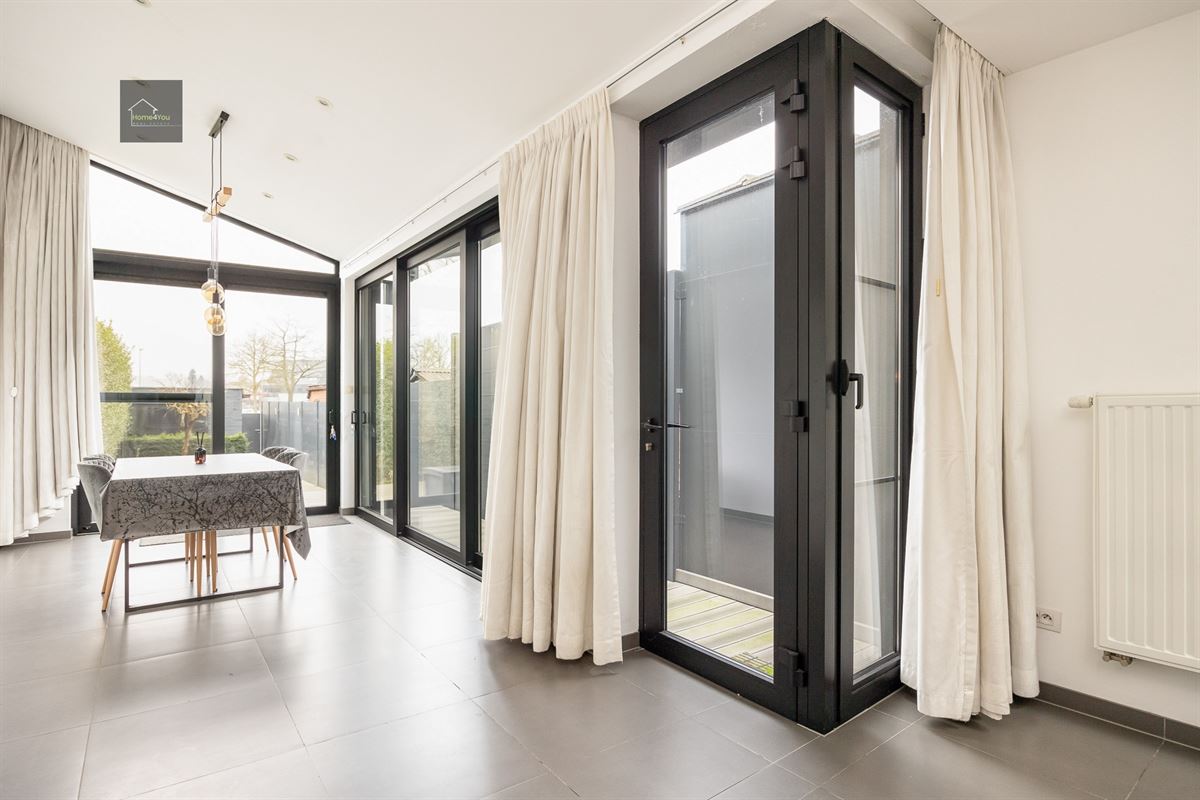 Gerenoveerde en instapklare woning met garage en zonnige tuin