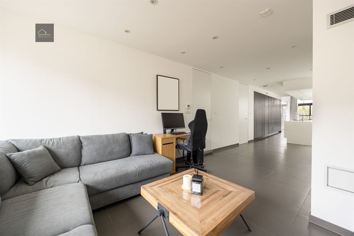 Gerenoveerde en instapklare woning met garage en zonnige tuin