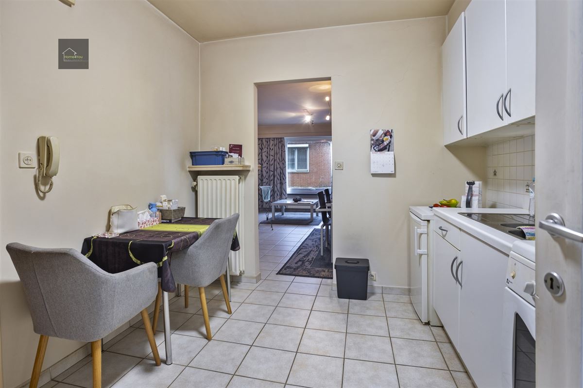 Enorme rijwoning met dubbele garage, atelier, en apart verhuurbaar appartement. 