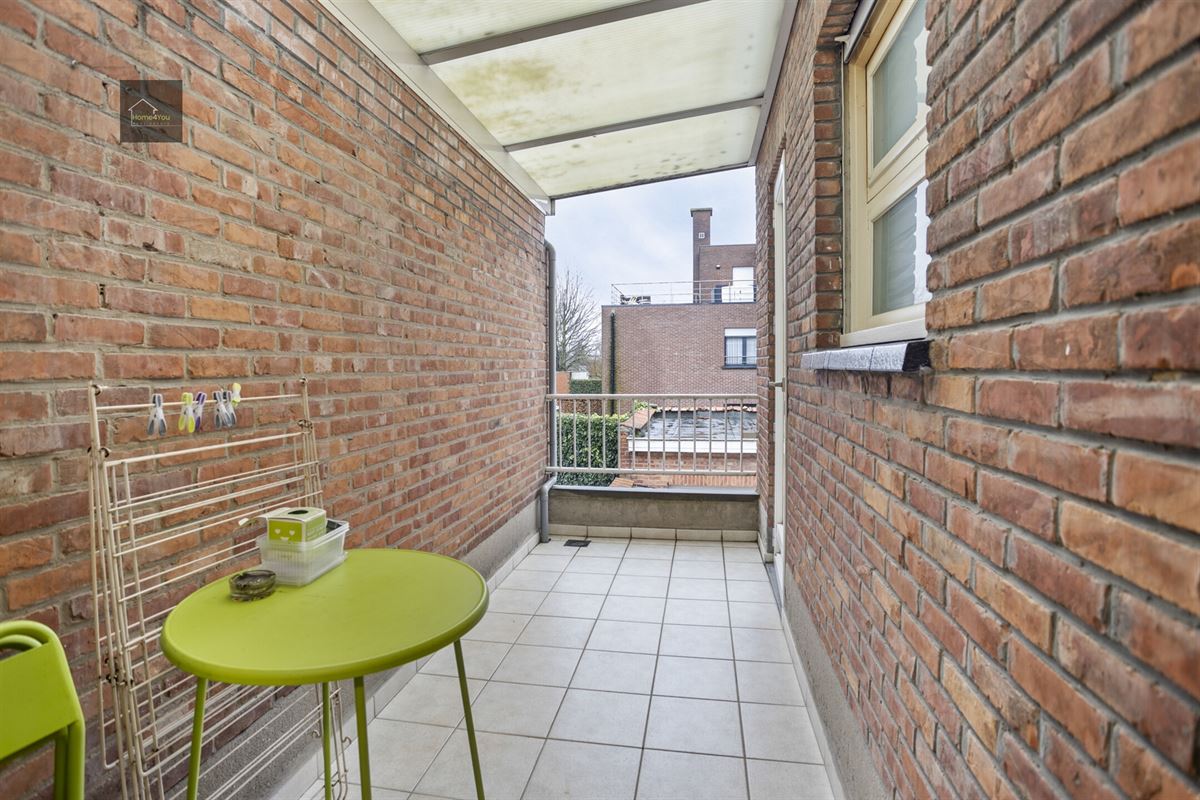 Enorme rijwoning met dubbele garage, atelier, en apart verhuurbaar appartement. 